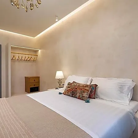 アパートホテル Thousand Stars Suites&rooms 4*