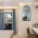 Thousand Stars Suites&rooms Apartahotel 4*